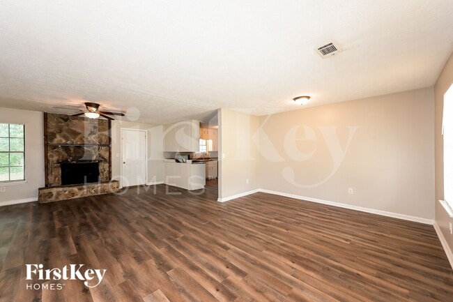 3345 Newcastle Way in Snellville, GA - Foto de edificio - Building Photo