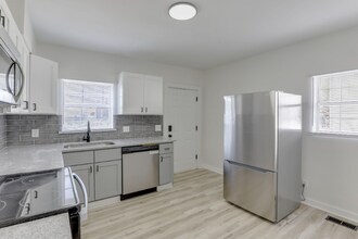 1359 Kent St in Columbus, OH - Foto de edificio - Building Photo