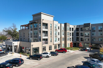 The Oaks in Dallas, TX - Building Photo - Building Photo