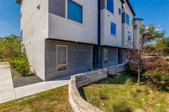 1417 Kramer Ln in Austin, TX - Building Photo - Building Photo