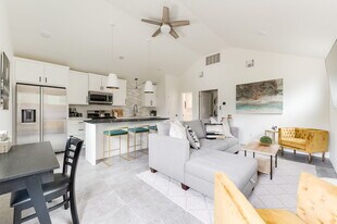 2605 NW 38th St, Unit B