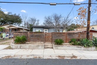 3110 E 12th St in Austin, TX - Building Photo - Building Photo