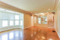 1330 Hillwood Dr photo'