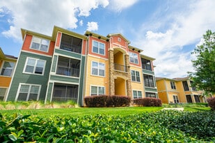 Oakleaf Village Apartments in Lady Lake, FL - Building Photo