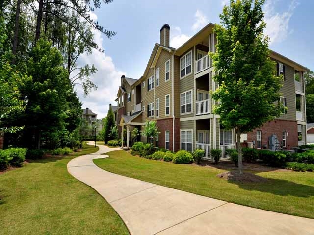 Village on the Green in Atlanta, GA - Foto de edificio