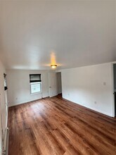 136 5th Ave in Bay Shore, NY - Building Photo - Building Photo
