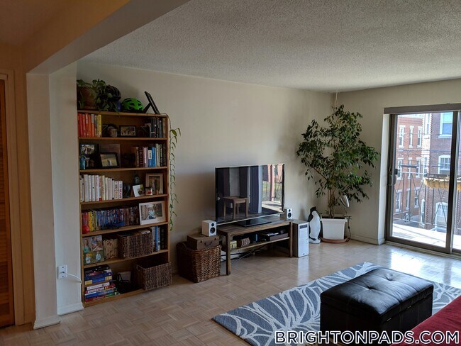 26 Waverly St, Unit 304 in Boston, MA - Building Photo - Building Photo