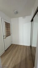 5 Evergreen Dr, Unit 285 in Clinton, NJ - Building Photo - Building Photo