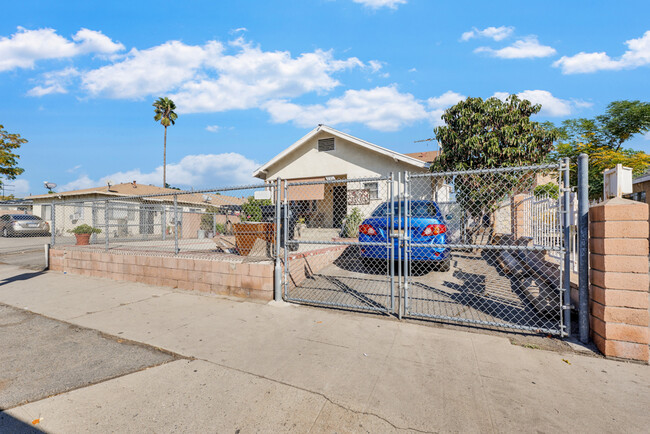 10876 Sutter Ave in Pacoima, CA - Building Photo - Building Photo