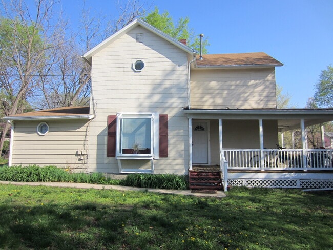 1329 Connecticut St, Unit Apt2 in Lawrence, KS - Building Photo - Building Photo