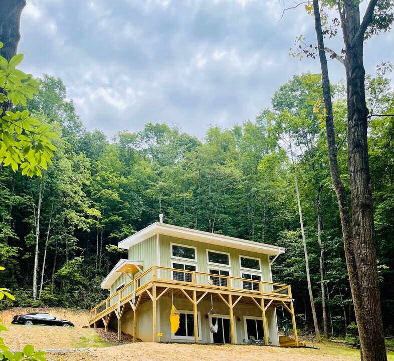 1399 Golf Course Rd in Old Fort, NC - Building Photo