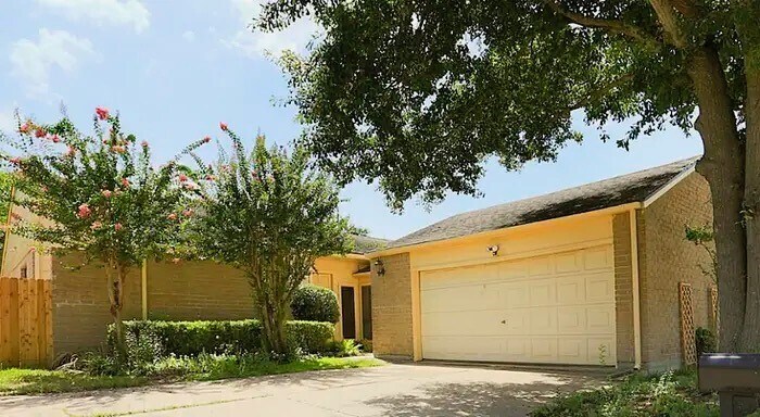 12715 Ashford Pine Dr in Houston, TX - Building Photo