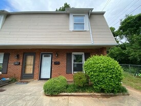 331 Vineyard Park Ct in Winston-Salem, NC - Building Photo