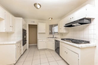 10270 Hole Ave in Riverside, CA - Building Photo - Building Photo