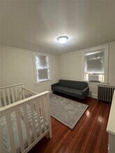 95 Maple St in Great Neck, NY - Building Photo - Building Photo
