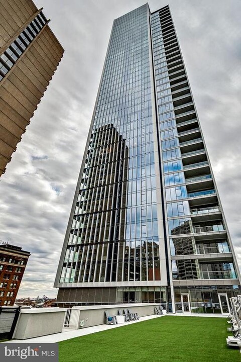 301 S Broad St in Philadelphia, PA - Building Photo