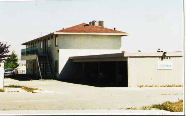 15666 Bear Valley Rd in Victorville, CA - Building Photo