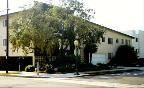 1101 N Maryland Ave in Glendale, CA - Foto de edificio - Building Photo