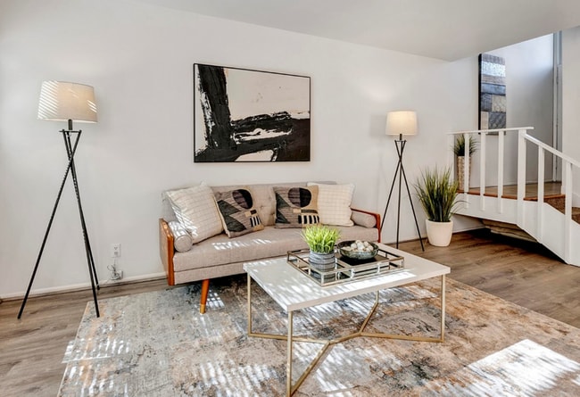 860 100th Ave NE in Bellevue, WA - Building Photo - Building Photo