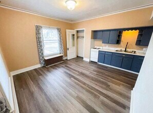 3721 Cottage Grove Ave in Des Moines, IA - Building Photo - Building Photo