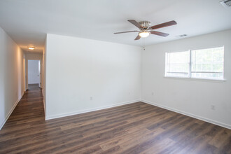 1220 E 57th St in Savannah, GA - Building Photo - Building Photo
