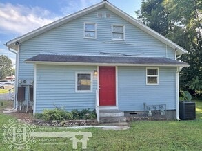 406 W Clay St, Unit Unit B in Mebane, NC - Building Photo - Building Photo