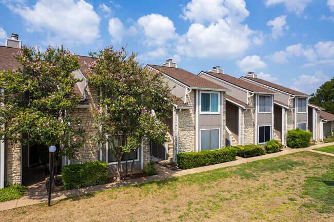 Timber Ridge Square Condos in Austin, TX - Foto de edificio - Building Photo
