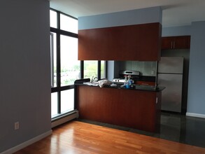 8618 60th Rd, Unit 3D in Elmhurst, NY - Building Photo - Building Photo