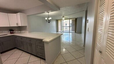 10425 SW 112th Ave in Miami, FL - Building Photo - Building Photo
