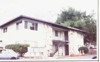 Ashdale Court Apartments in Sacramento, CA - Building Photo - Building Photo