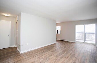 Kingsberry Towers in London, ON - Building Photo - Building Photo