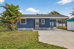 5801 Magnolia St N in St. Petersburg, FL - Building Photo