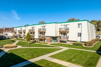 Windsor Woods in Omaha, NE - Foto de edificio - Building Photo