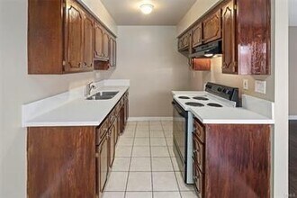 335 Cedar Ave in Long Beach, CA - Foto de edificio - Building Photo