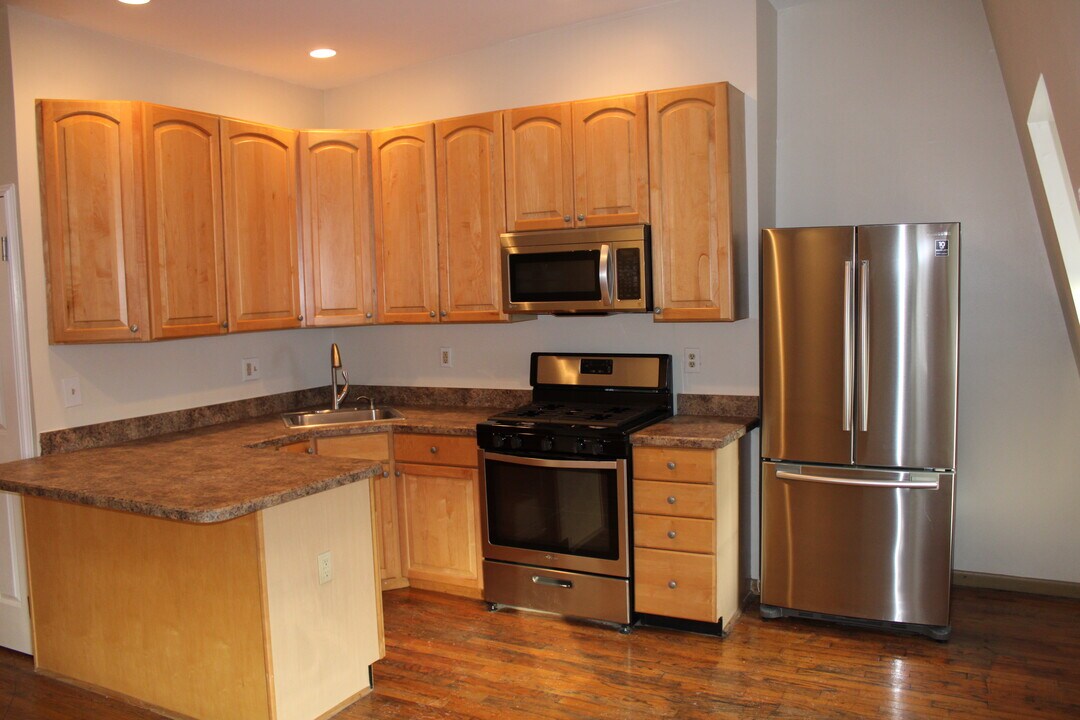 1121 Walnut St in Philadelphia, PA - Building Photo