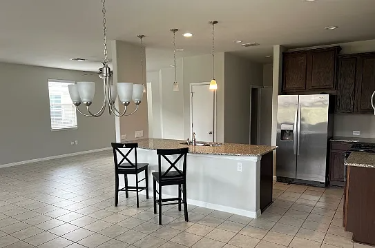 400 Eagle Brook Ln in Buda, TX - Building Photo - Building Photo