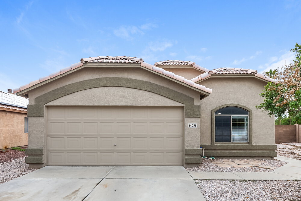 14051 W Two Guns Trail in Surprise, AZ - Building Photo