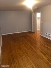 8023 S Ellis Ave in Chicago, IL - Foto de edificio - Building Photo