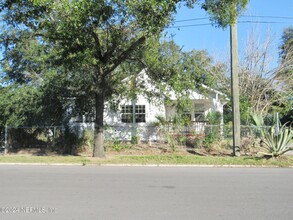 2425 N Market St in Jacksonville, FL - Building Photo - Building Photo