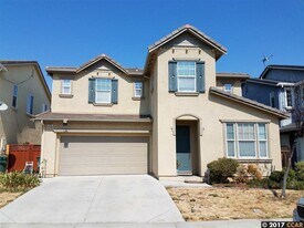 1351 Isabel Ct in Pittsburg, CA - Building Photo