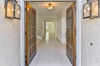 5053 Ambridge Dr in Agoura Hills, CA - Foto de edificio - Building Photo