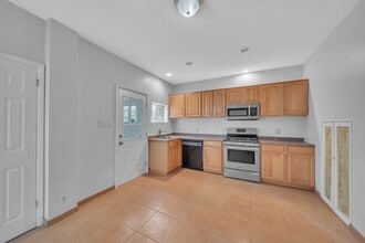 322 Webster Ave in Jersey City, NJ - Building Photo - Building Photo