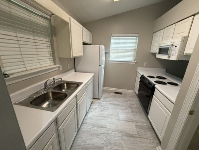 property at 1248 Cross Creek Cir