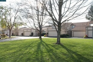 209 Valley Oak Plaza in Martinez, CA - Building Photo