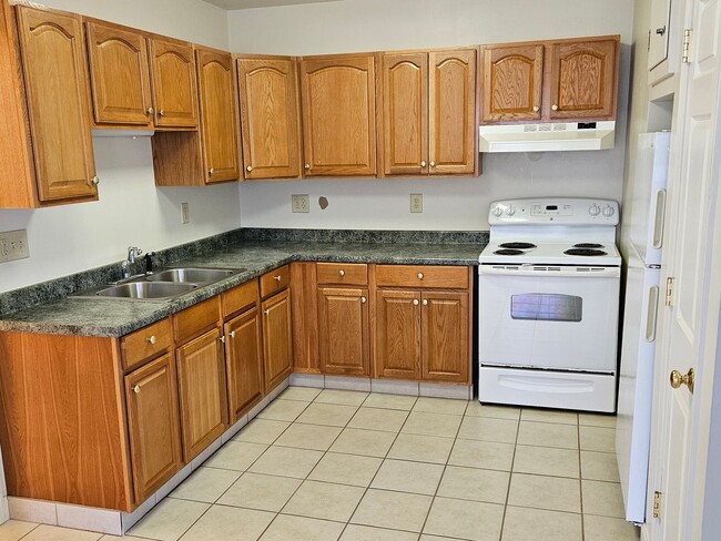 108 N Main St in Uxbridge, MA - Building Photo - Building Photo