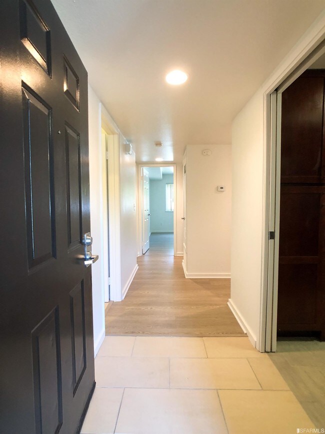 1318 B St-Unit -B112 in Hayward, CA - Building Photo - Building Photo