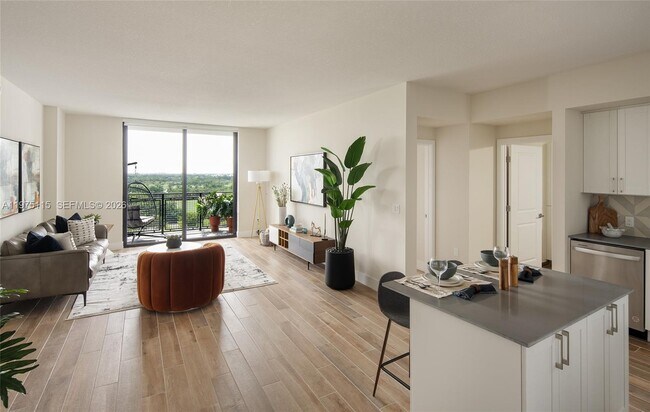 5225 NW 85th Ave in Doral, FL - Foto de edificio - Building Photo