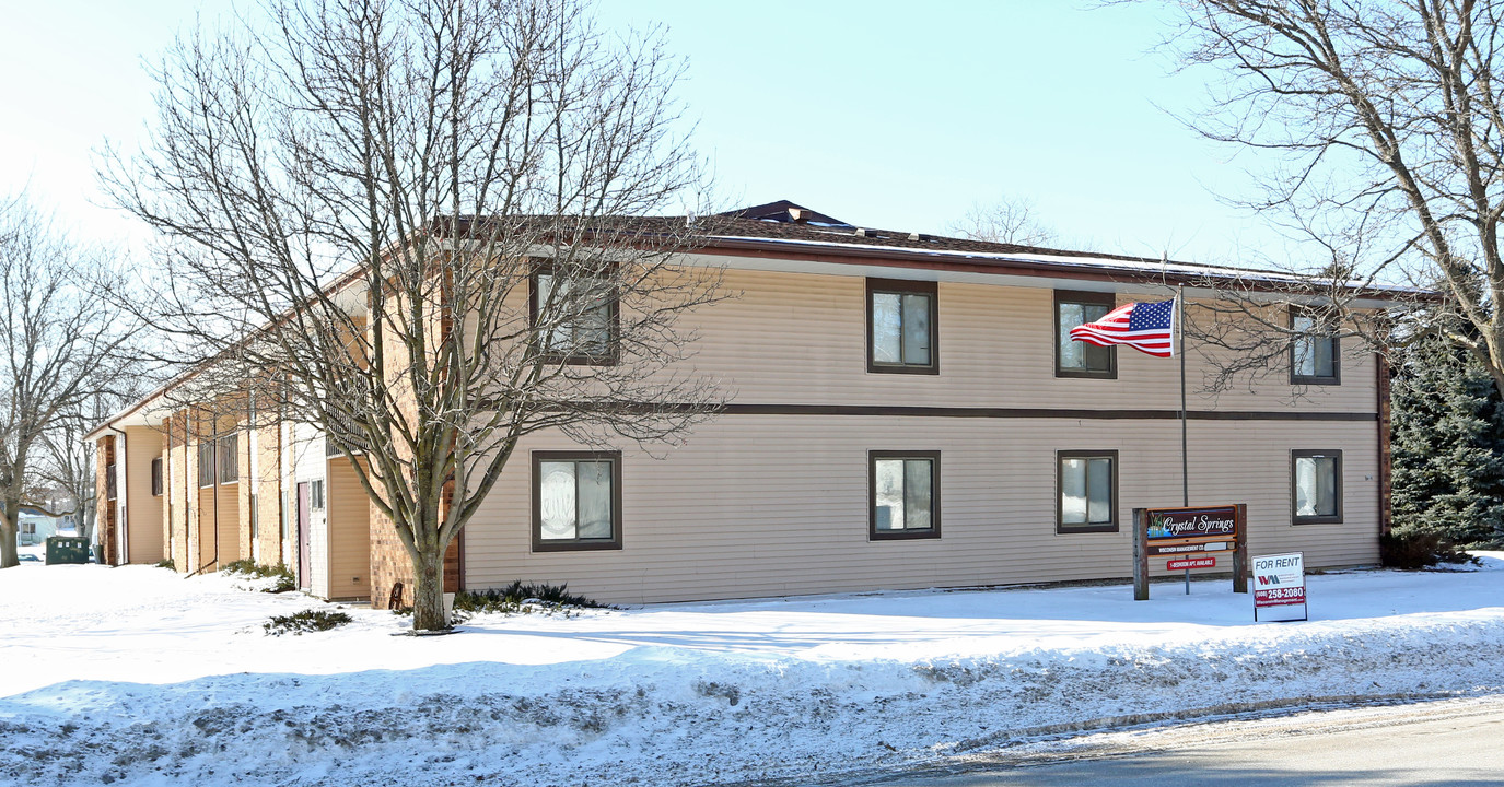 Crystal Springs Apartments in Lomira, WI - Foto de edificio