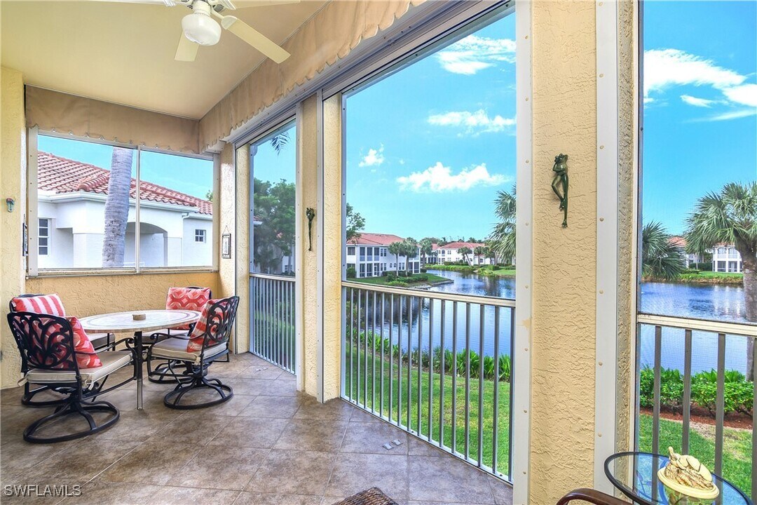 1000 L'Ambiance Cir in Naples, FL - Building Photo