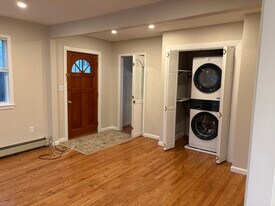 274 Derby St in Newton, MA - Building Photo